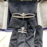 高端玫瑰金扇形吊坠：时尚饰品新宠，打造个性魅力搭配指南
